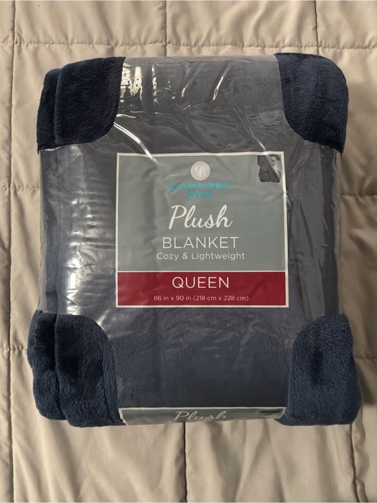 Comfort Bay Other - Comfort Bay Plush Cozy & Lightweight Queen Size Blanket in Navy Blue